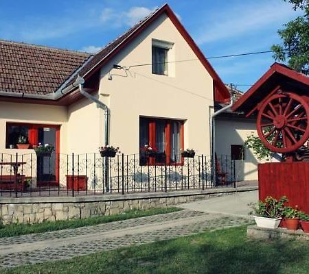 Hôtel Zempleni Vendeghaz à Erdőbénye Extérieur photo