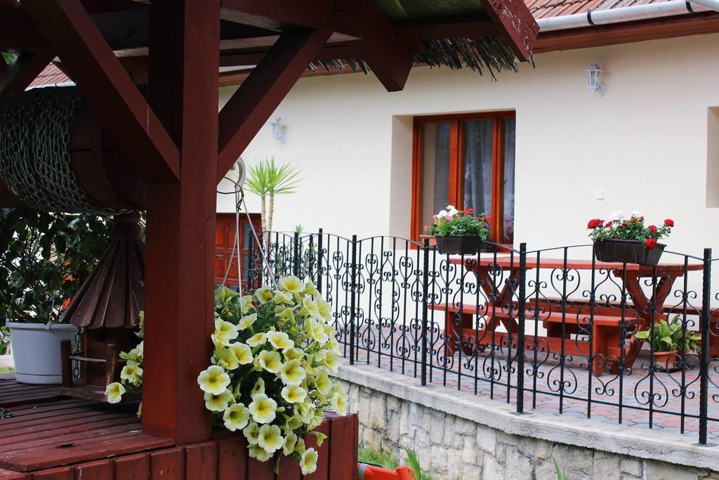 Hôtel Zempleni Vendeghaz à Erdőbénye Extérieur photo