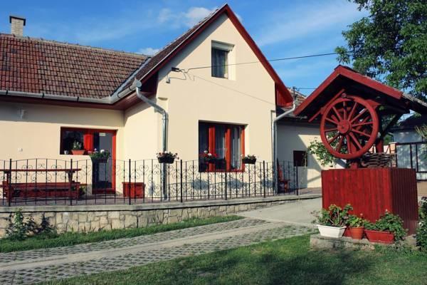 Hôtel Zempleni Vendeghaz à Erdőbénye Extérieur photo