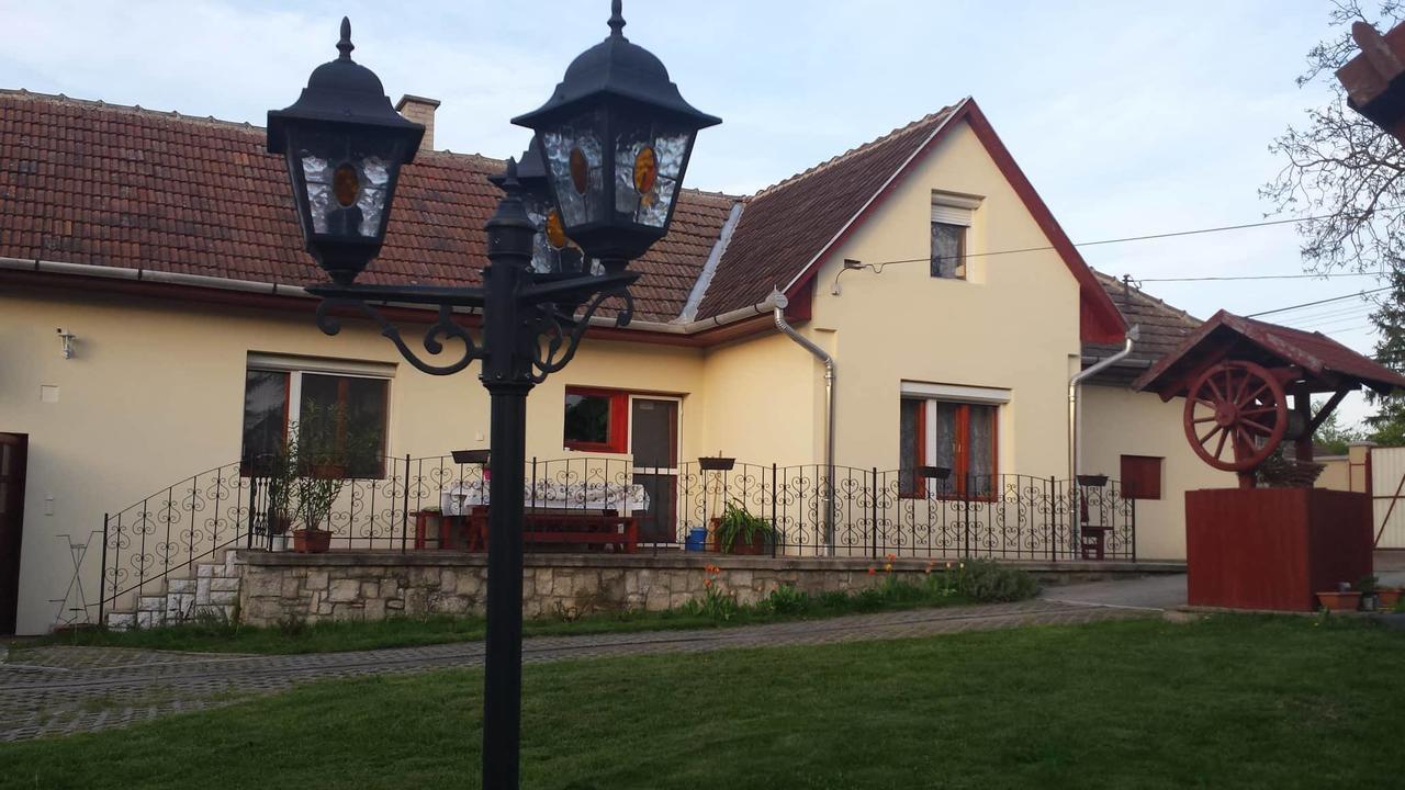 Hôtel Zempleni Vendeghaz à Erdőbénye Extérieur photo